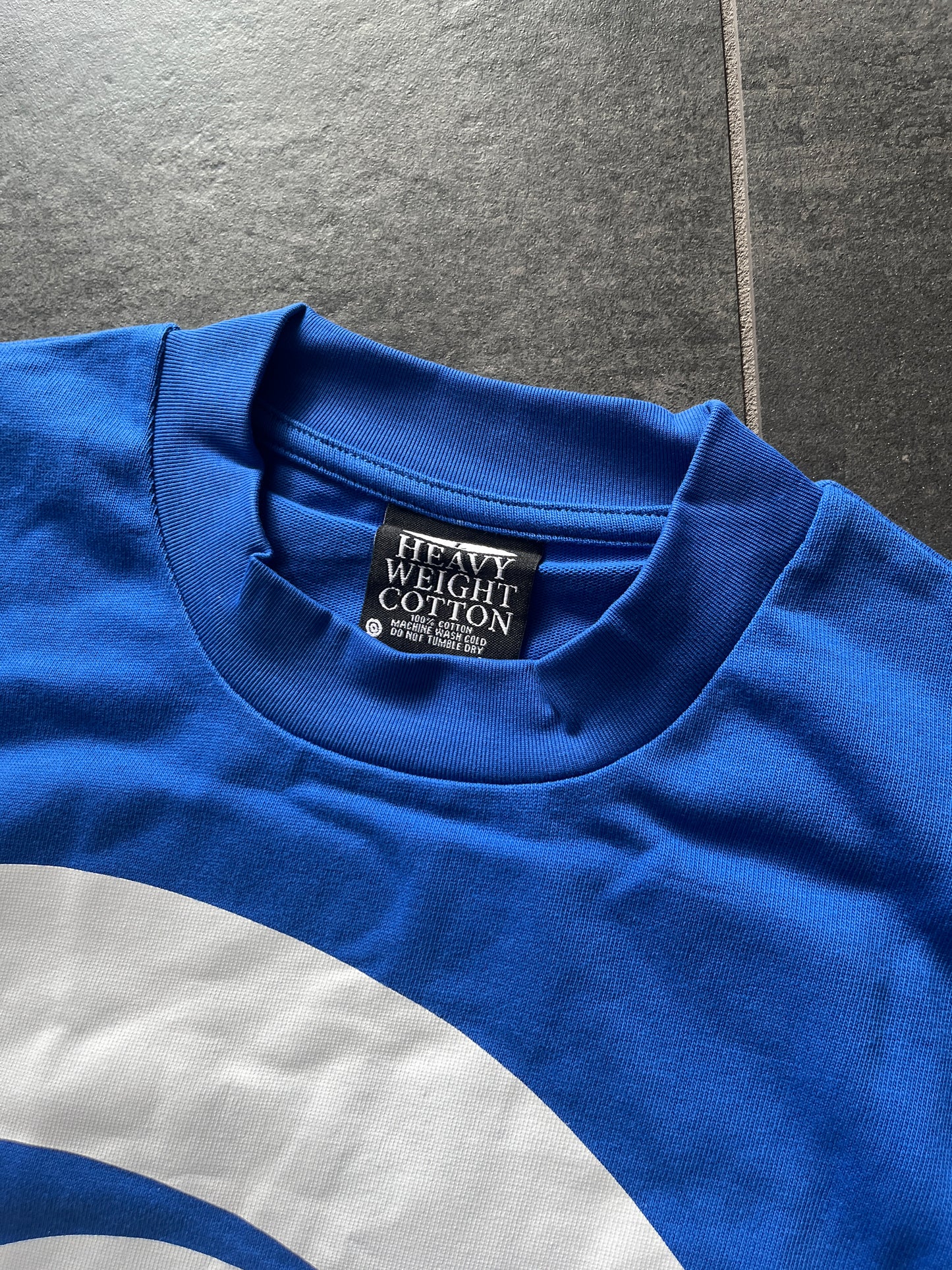 Quratee cobolt blue logo tee