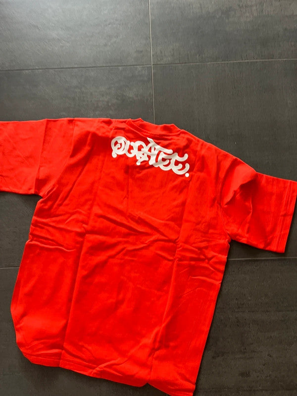 Quratee white logo tee