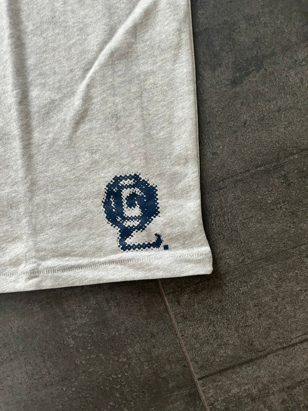 Quratee Grey spell out tee