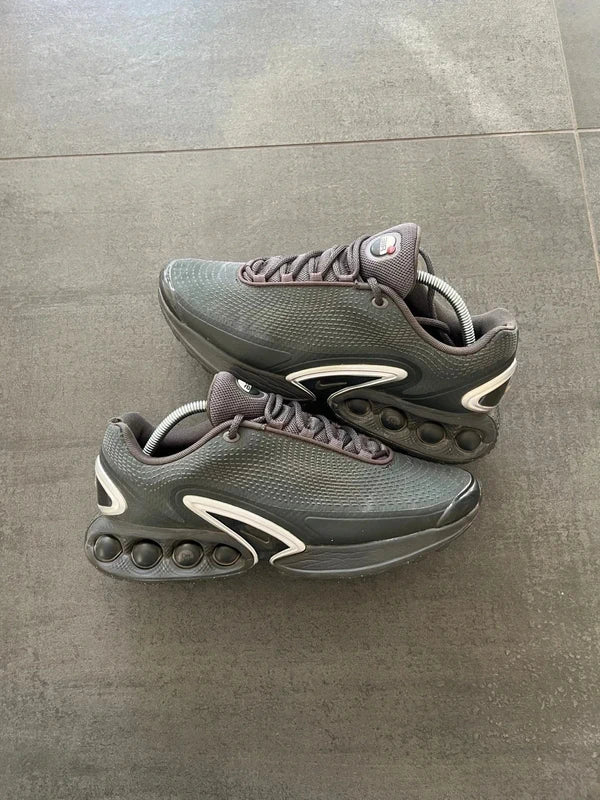Nike Air Max DN Black metallic silver