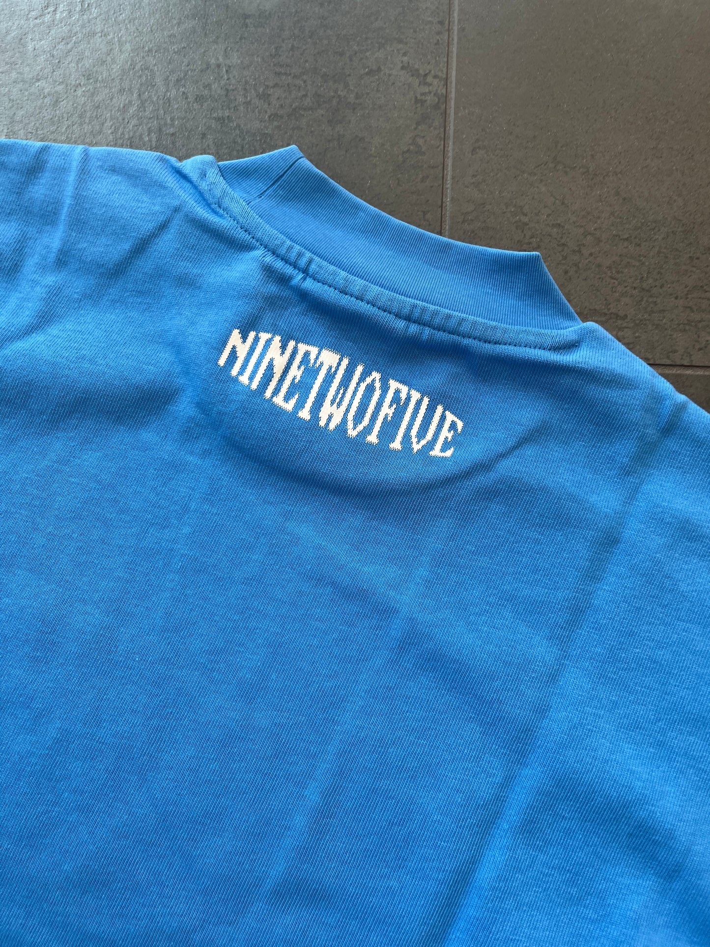 Quratee sky blue spell out tee (Str L)