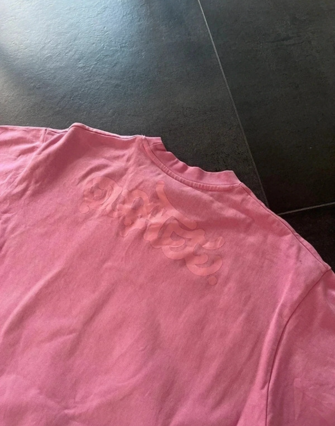 Quratee pink on pink logo tee (Str L)