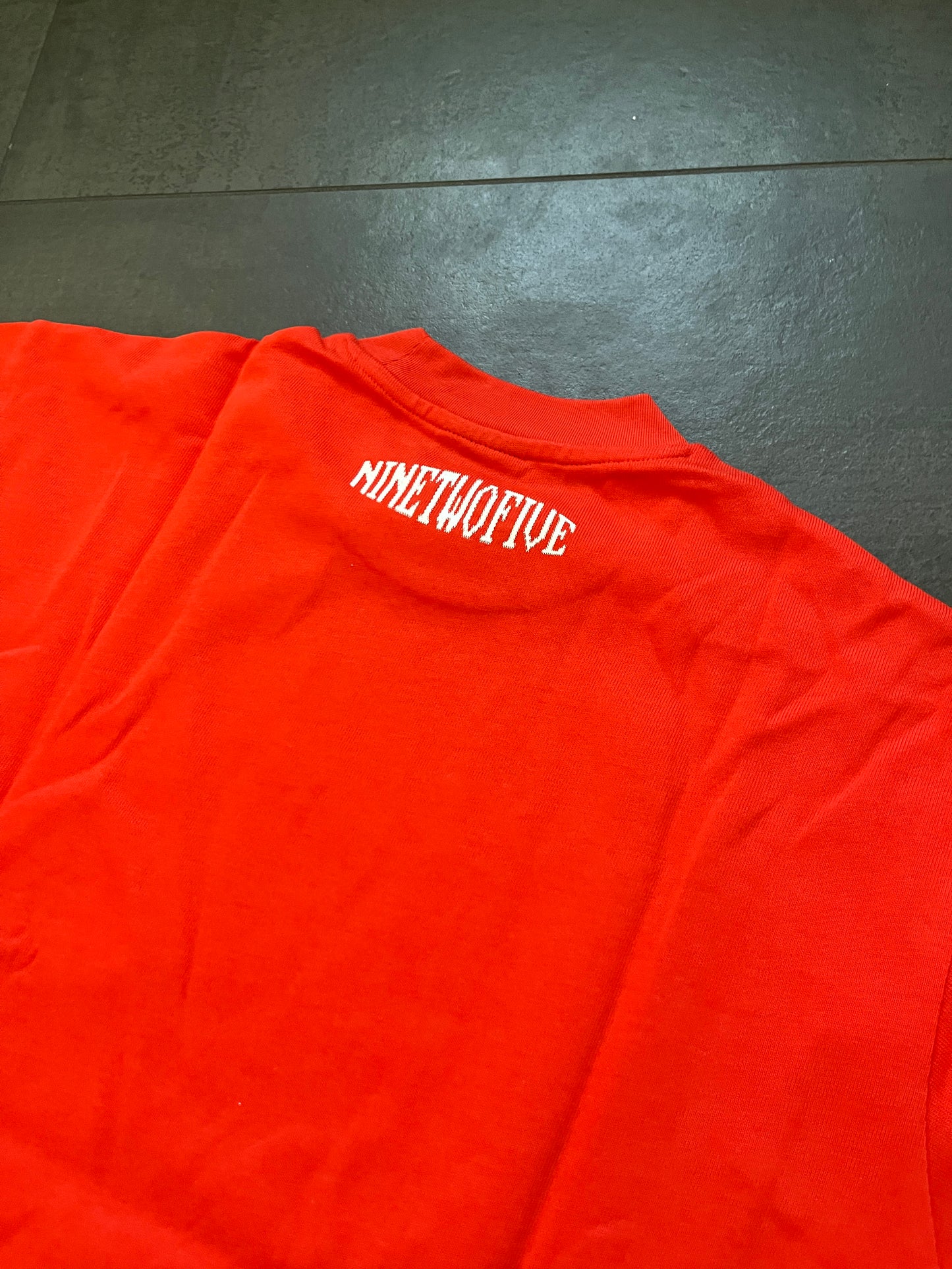 Quratee orange spell out tee