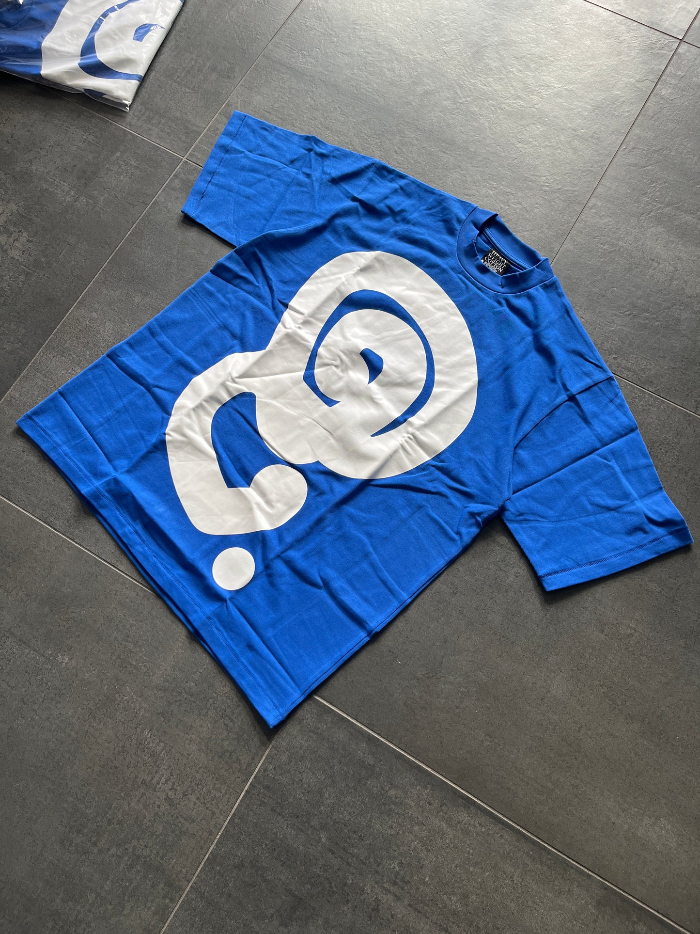 Quratee cobolt blue logo tee