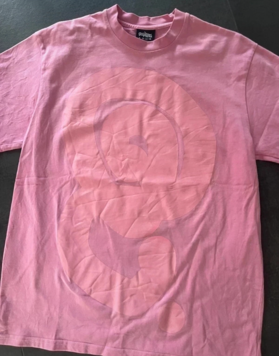 Quratee pink on pink logo tee (Str L)