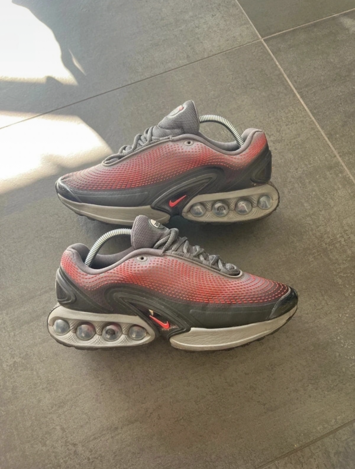 Nike Air Max DN university red iron grey (Str 42,5)